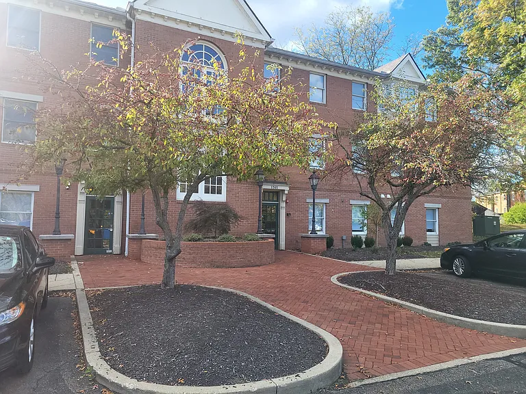 1735 Merriman Rd #101 — Photo 9