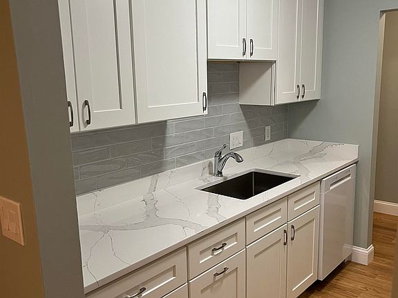 5th image of 7 Blackstone Dr APT 32
