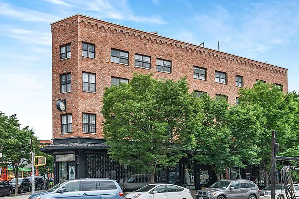 Rented by EXR | media 25