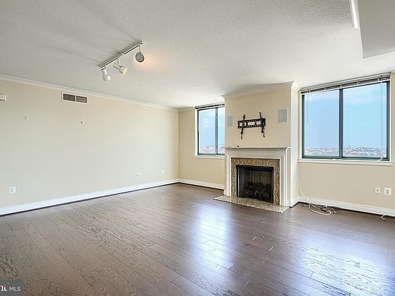 4th image of 414 Water St Unit 1513