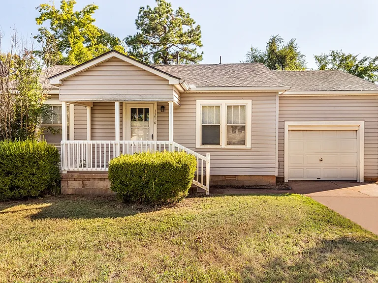 1216 E Campbell St — Photo 1
