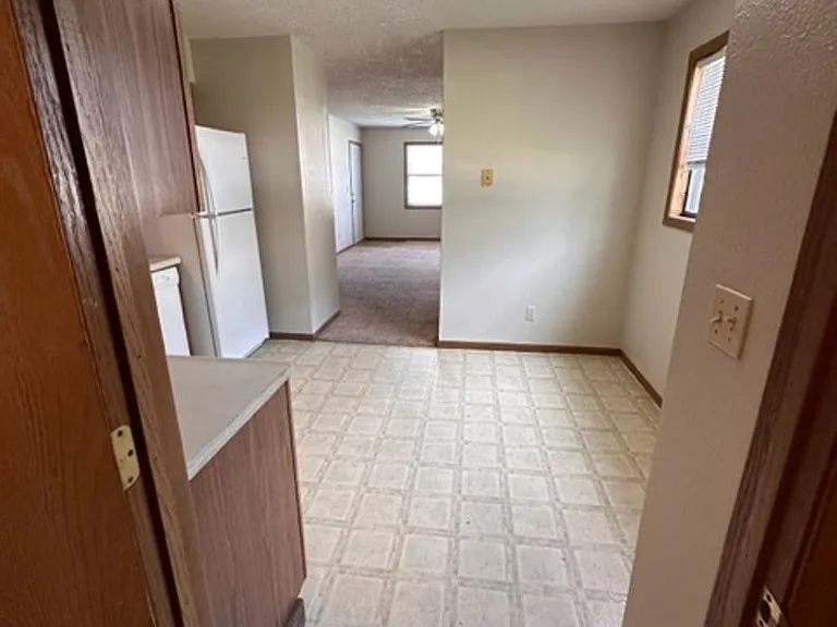 822 E Prairie Hill Dr — Photo 5
