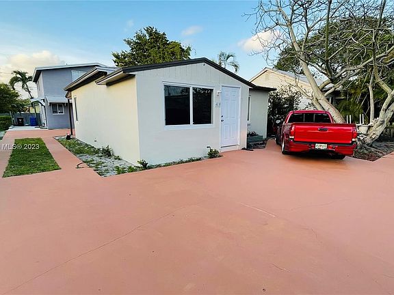 5th image of 413 SE 22nd St