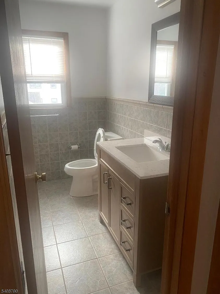 3 bed, 1.0 bath, $3,000 — Photo 3