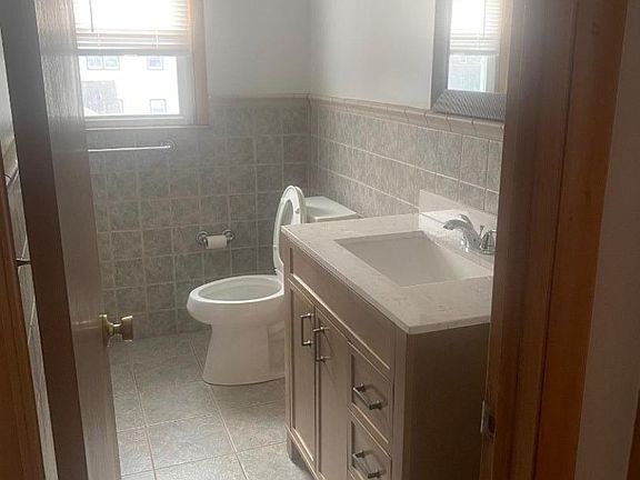 3rd image of 423 Clarkson Ave Floor 2
