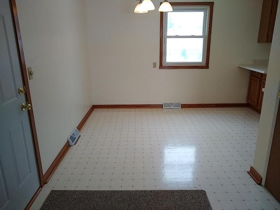 3rd image of 1605 Hillcrest Ave
