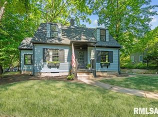 202 Essex Ln, Davenport, IA 52803