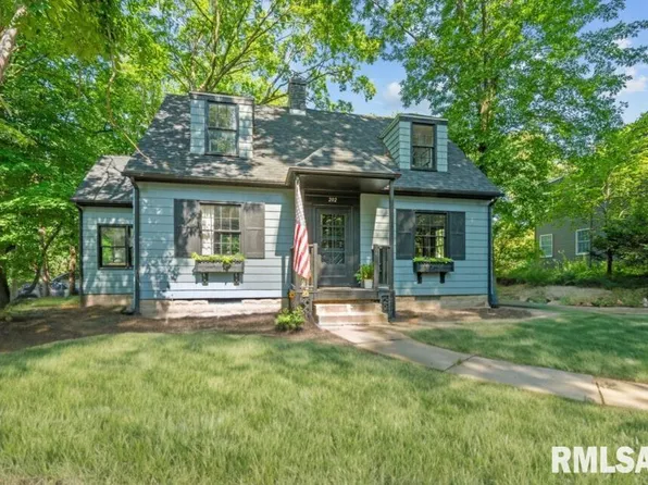 202 Essex Ln, Davenport, IA 52803