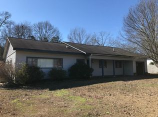 27410 E Main St, West Point, MS 39773