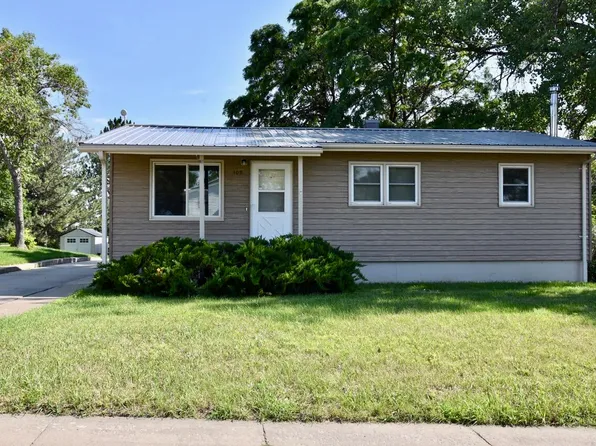 109 E 8th St, Pierre, SD 57501