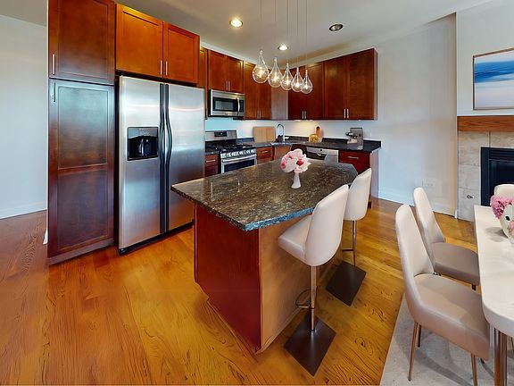 2nd image of 4238 S Calumet Ave #2S