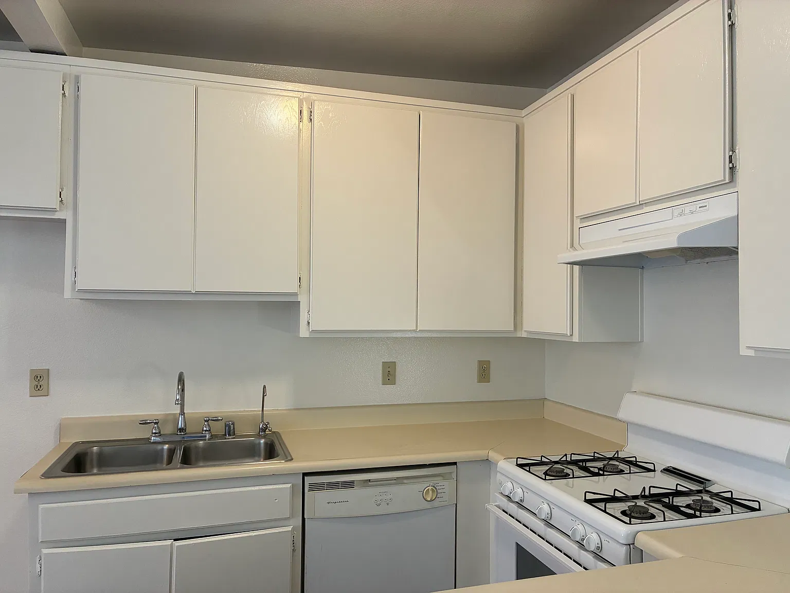 1 bed, 640 sqft, $1,975 — Photo 3