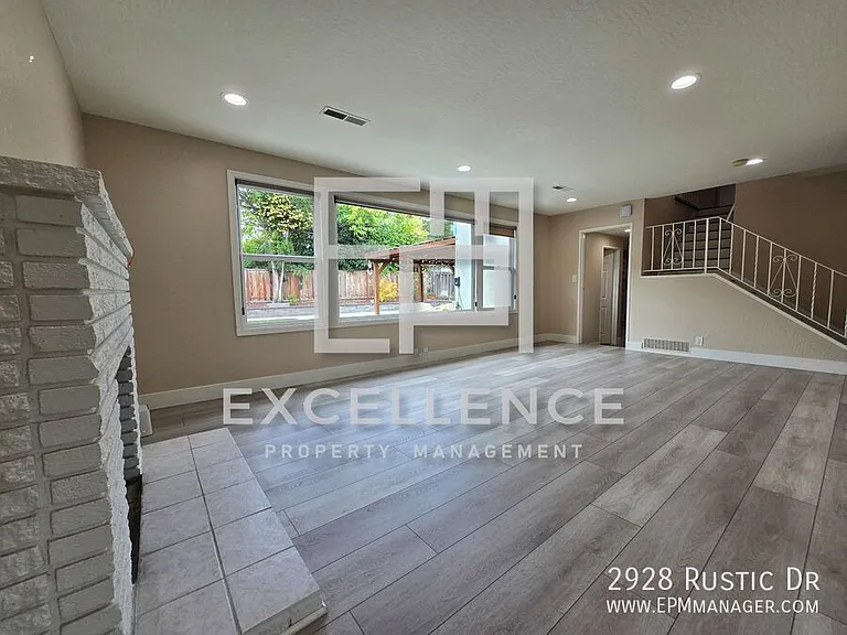 2928 Rustic Dr — Photo 5