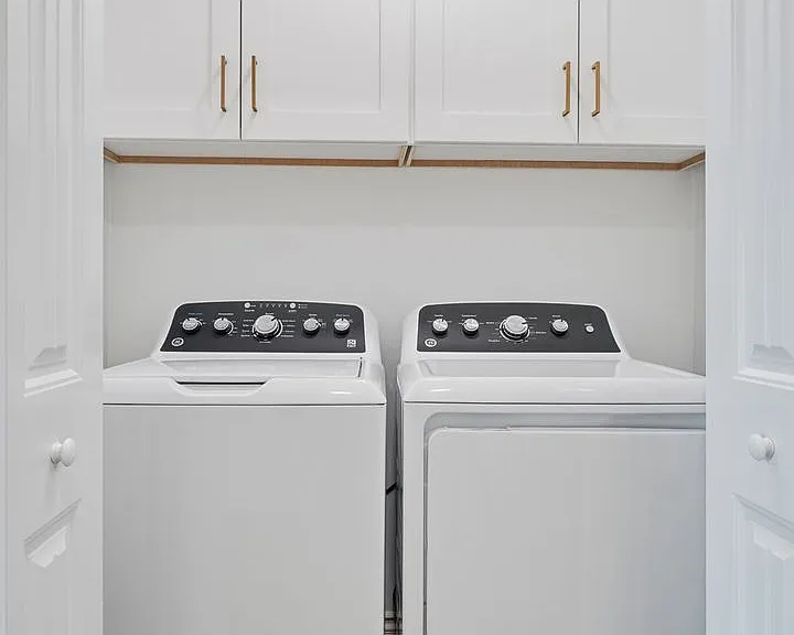 Cambridge Apartments — Photo 19
