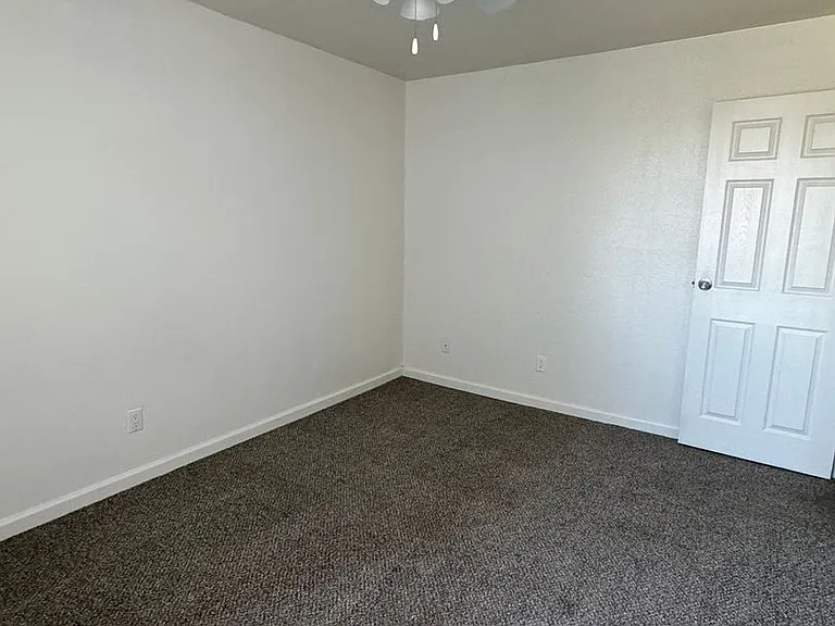Canyon Club Apartments — Photo 27