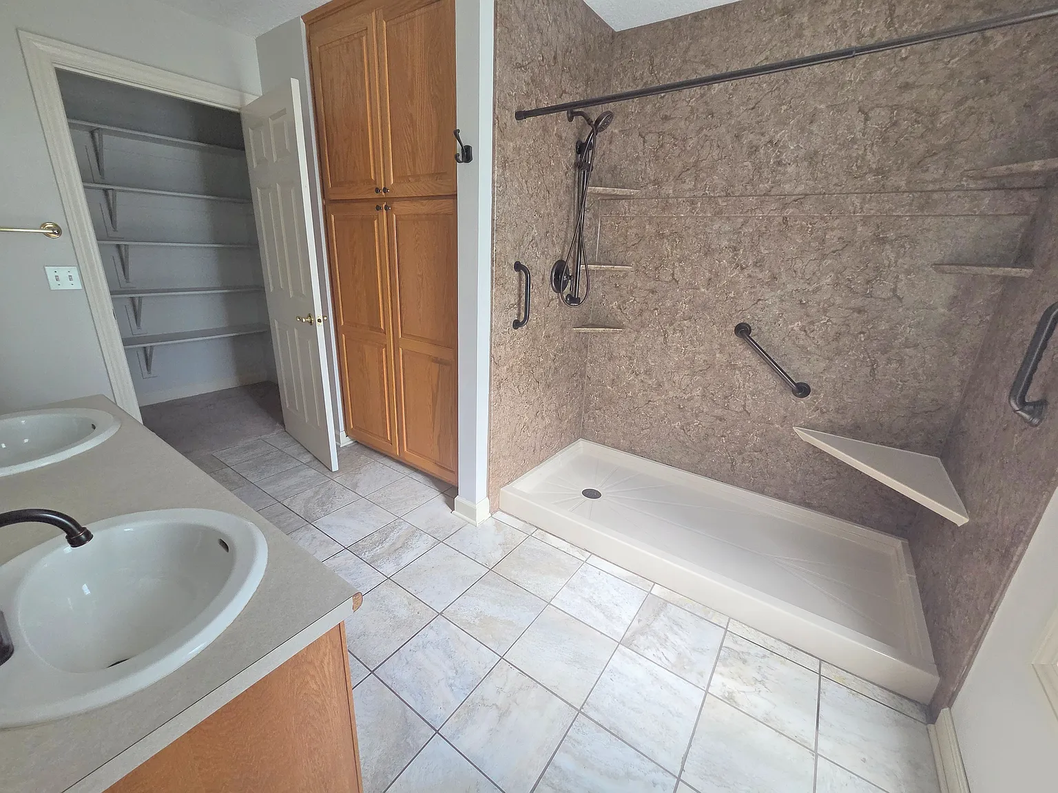 3 bed, 1560 sqft, $2,050 — Photo 2