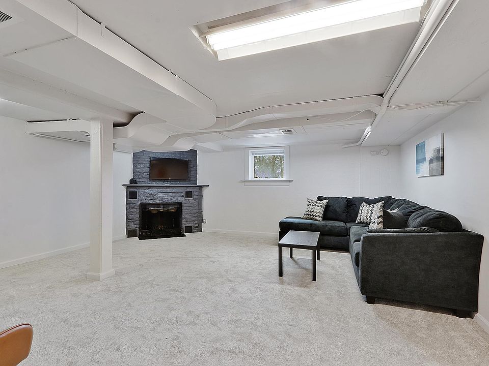 1st image of 821 Royal Blvd