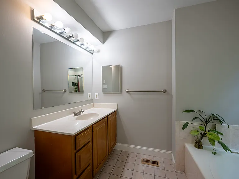 8031 Green Valley Ln — Photo 28