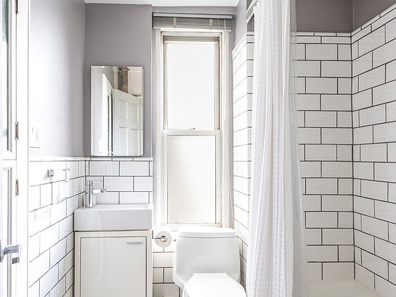 5th image of 325 W 45th St APT 512