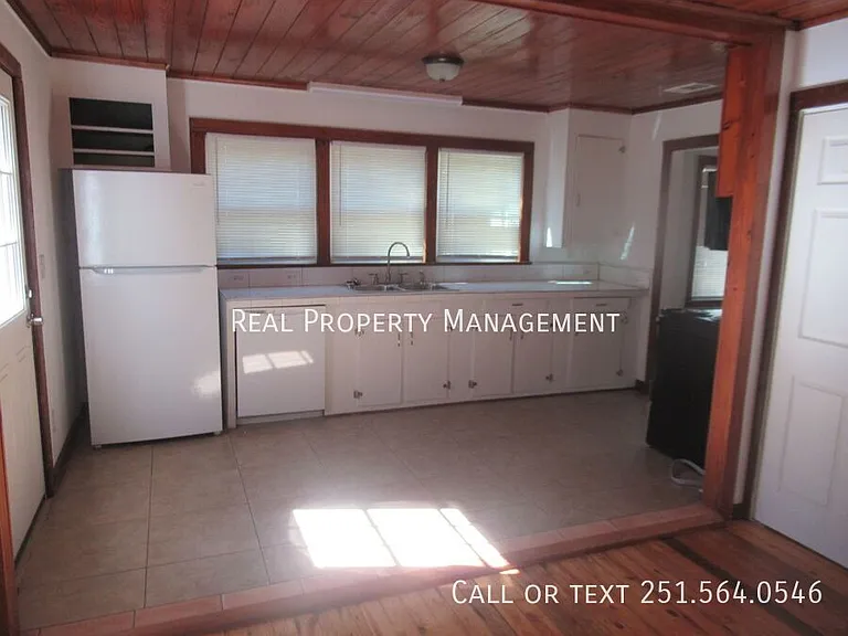 3412 Laverne Dr E — Photo 9