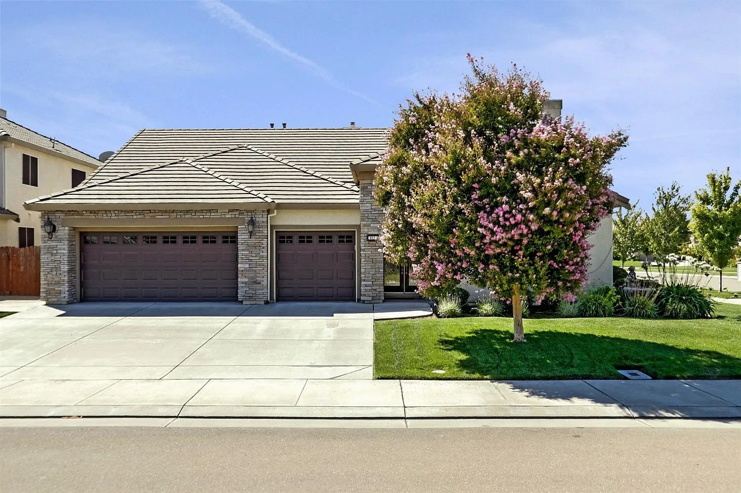 484 Van Slyke Ct photo 1