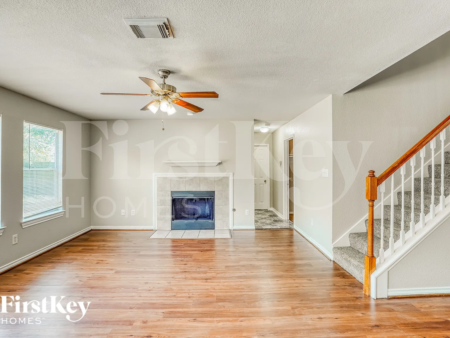 5 bed, 3.0 bath, 2648 sqft, $2,105 — Photo 2