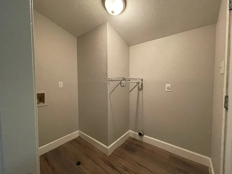 851 W Harlan Ave — Photo 14