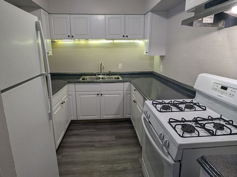 1st image of 402-417 Church St #133