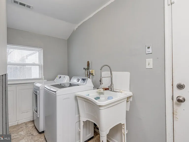 45 Stratford Ln — Photo 18
