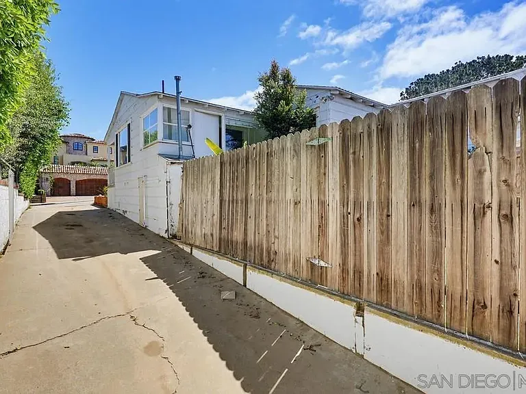3328 Harbor View Dr — Photo 29