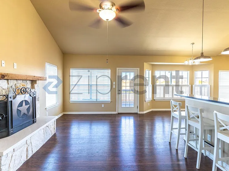 1885 County Road 452 — Photo 5