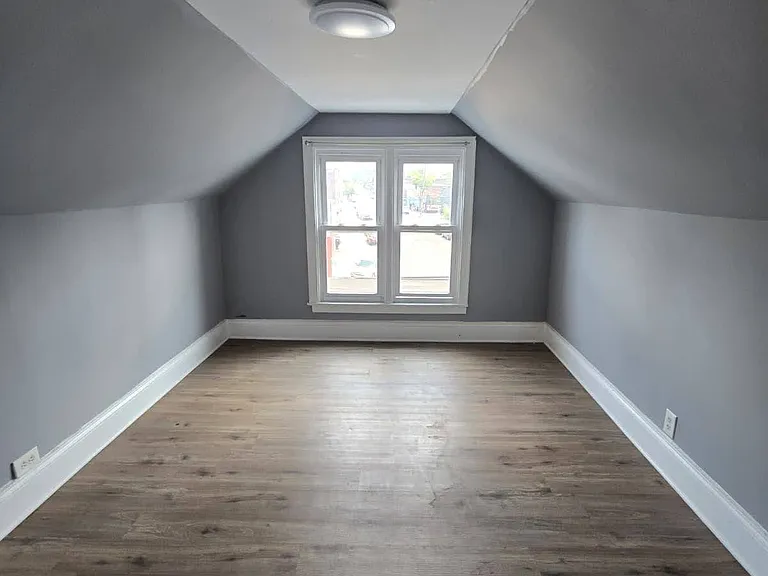 559 Grove St #3 — Photo 1