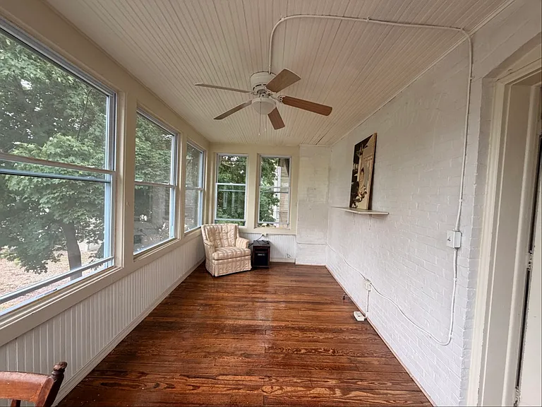 336 W 9th St #2R — Photo 17