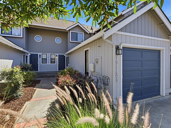 3rd image of 17125 Creekside Cir