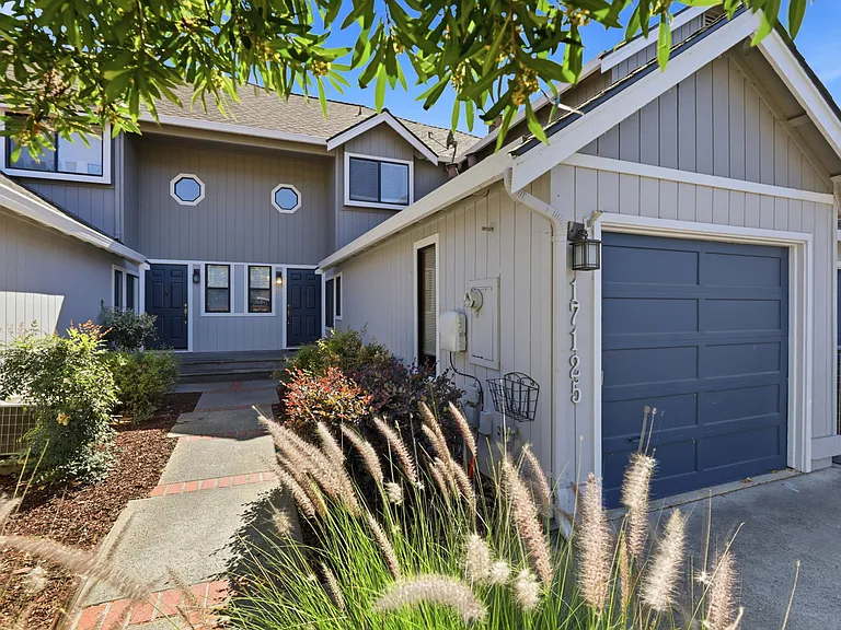 17125 Creekside Cir — Photo 3