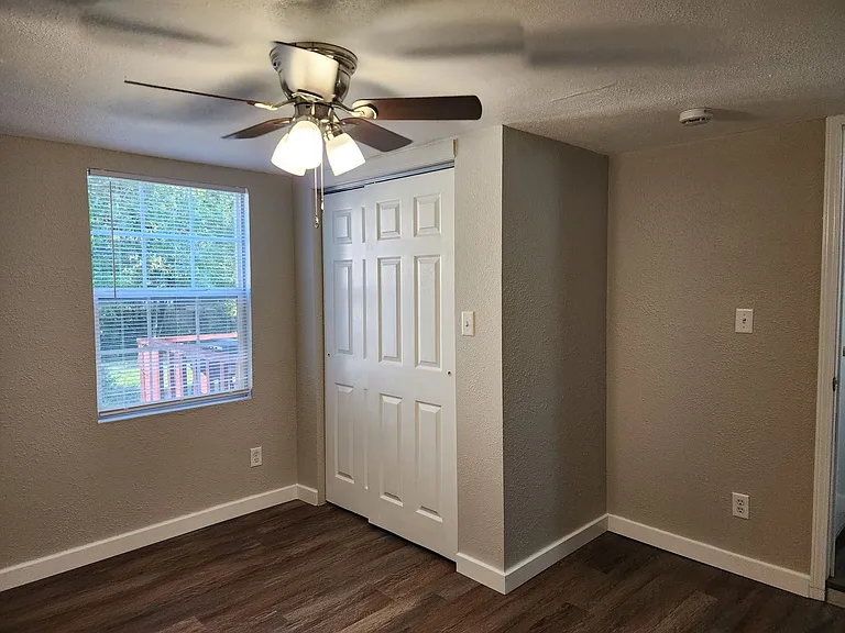 417 Albert St — Photo 14