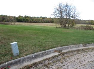 1820 S Yellow Creek Ct, Freeport, IL 61032