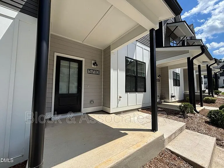 5710 Parker Pines Ct — Photo 8