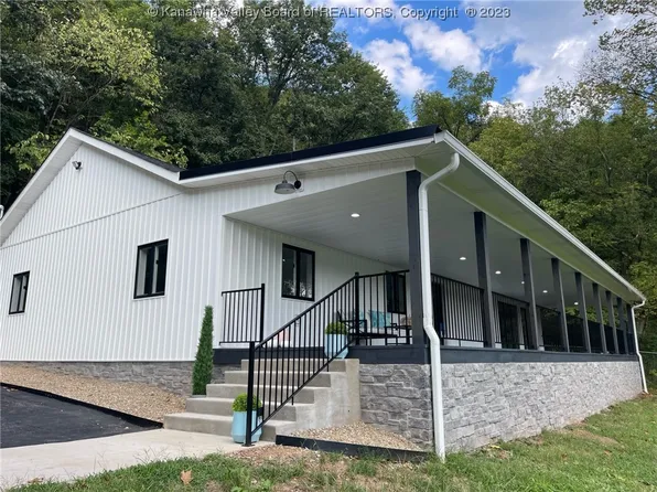 1048 River Bend Rd, Charleston, WV 25320