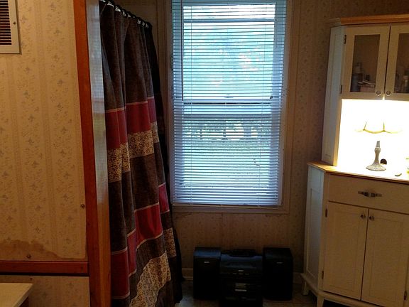 4th image of 2119 Oak St