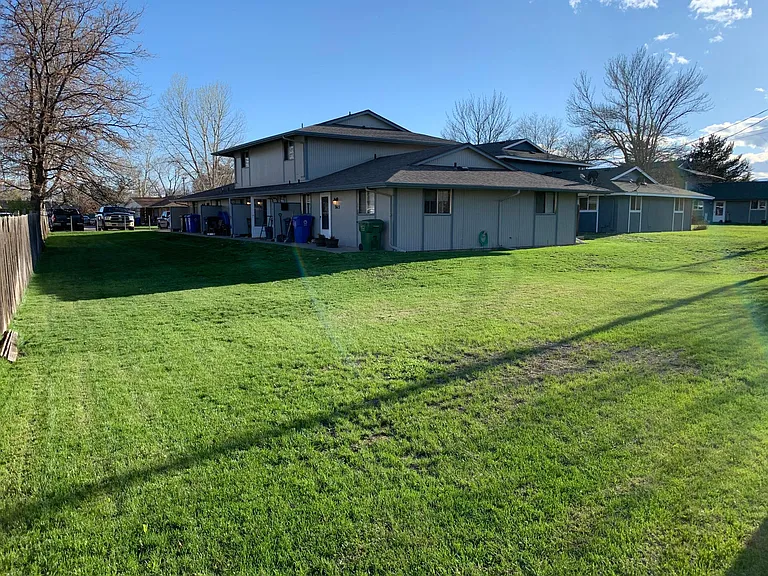 3611 Butternut Dr — Photo 2