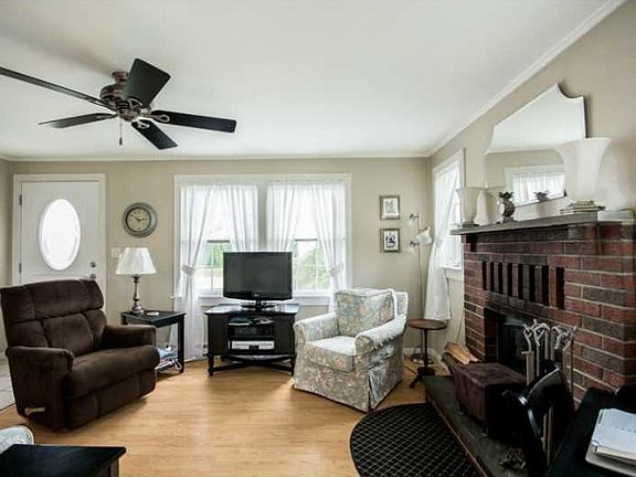 5th image of 101 Amesbury Cir