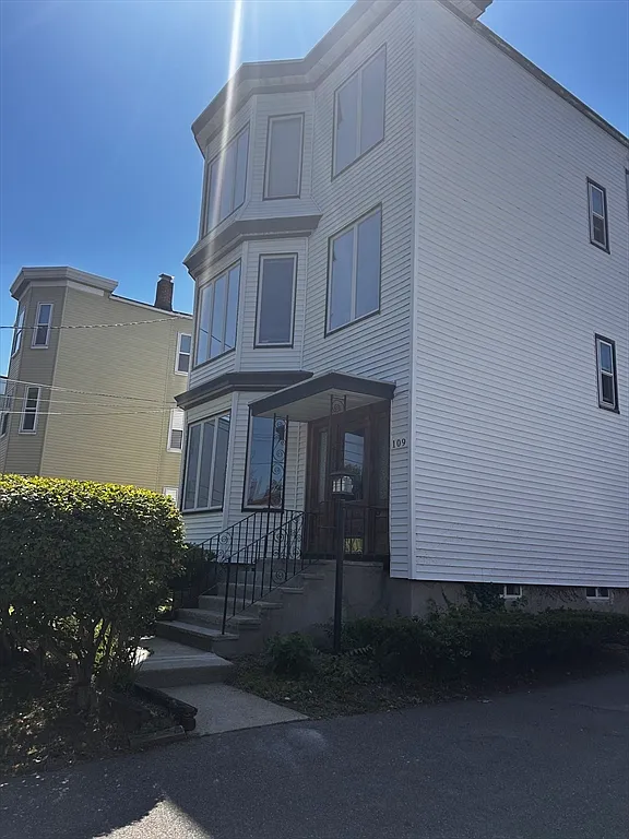 2 bed, 1.0 bath, 1000 sqft, $3,100 — Photo 1