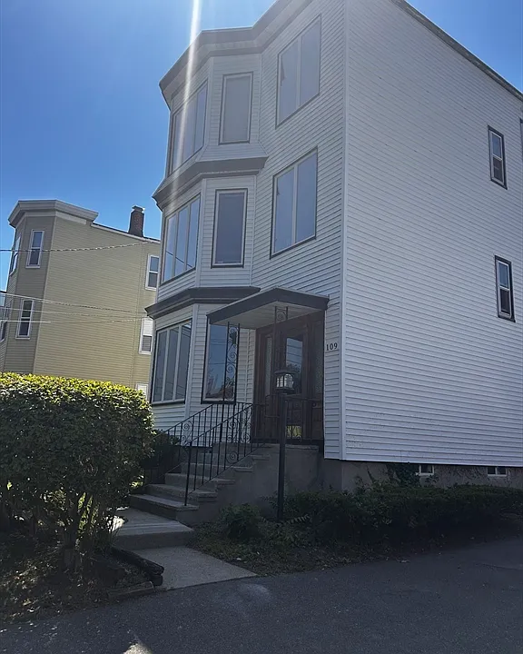 109 Coleridge St #1