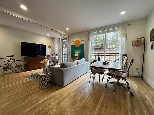 Rented by Rumah Realty Inc | media 29