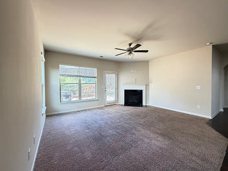 209 Emporia Loop — Photo 37