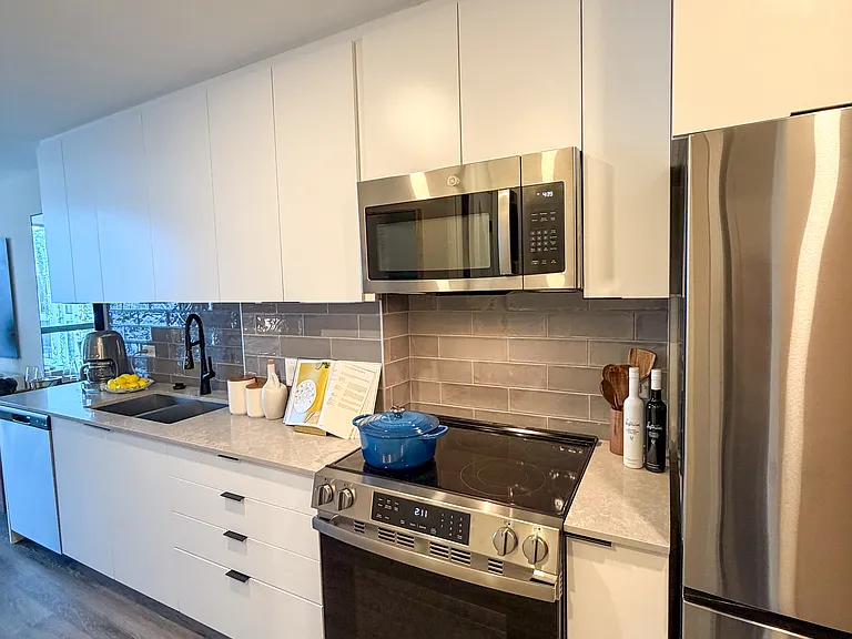 NW 1st Pl — Photo 4