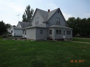 953 K St, Loup City, NE 68853