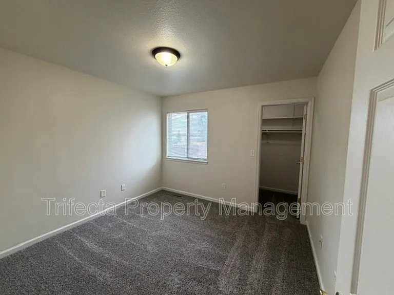 3627 Glenbarr Ct — Photo 8