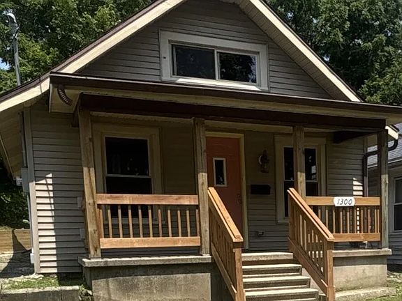 2nd image of 1300 W Maple St